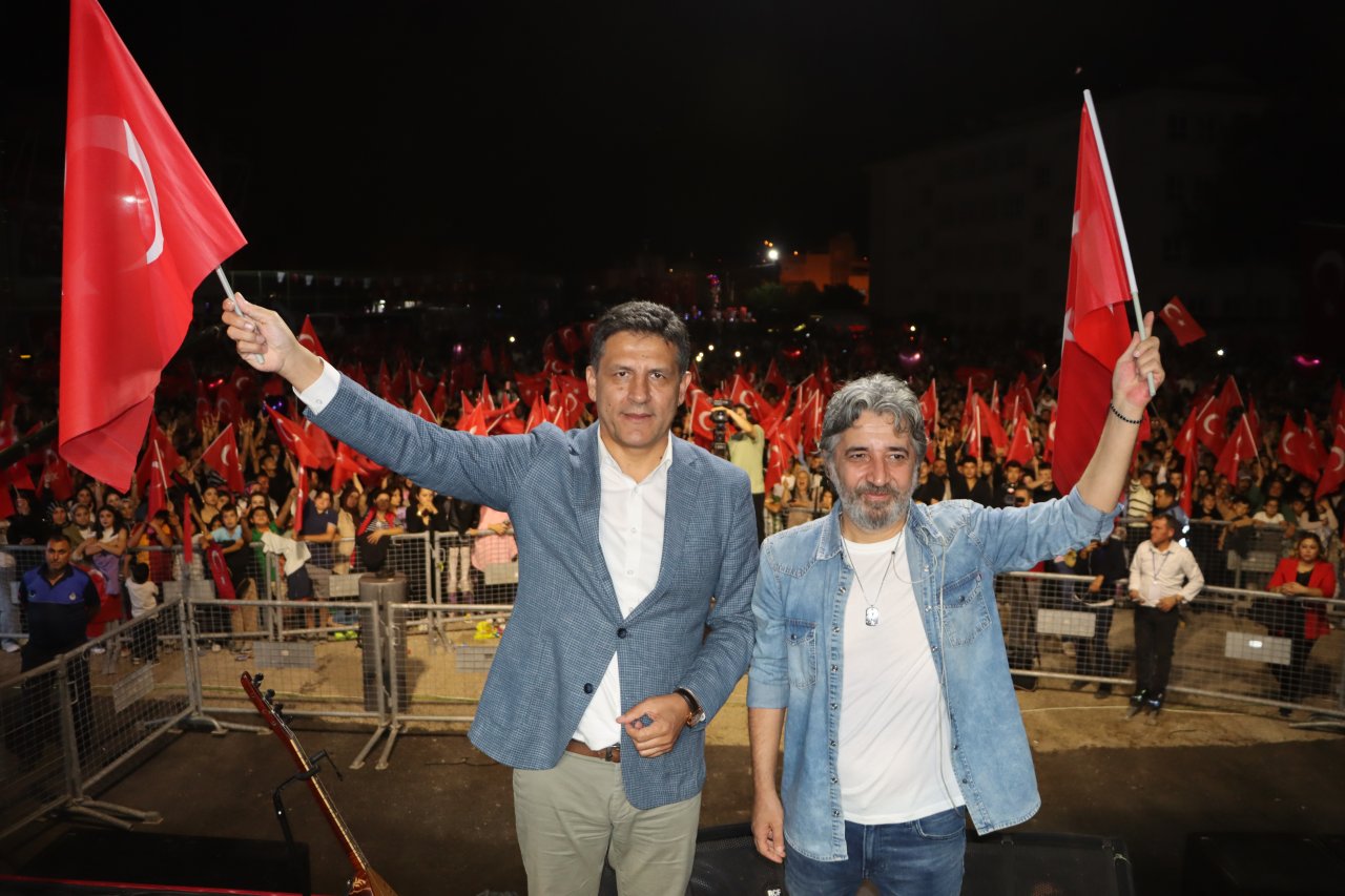 SÖZÜ SANATA VE MÜZİĞE TESLİM ETTİK