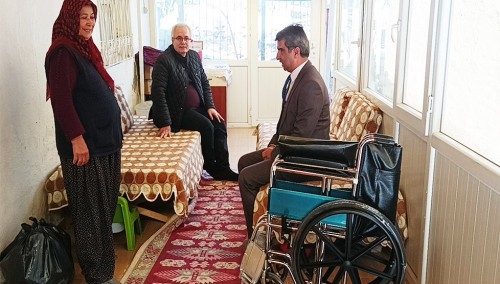 Başkan Özgan’dan Tekerlekli Sandalye Yardımı