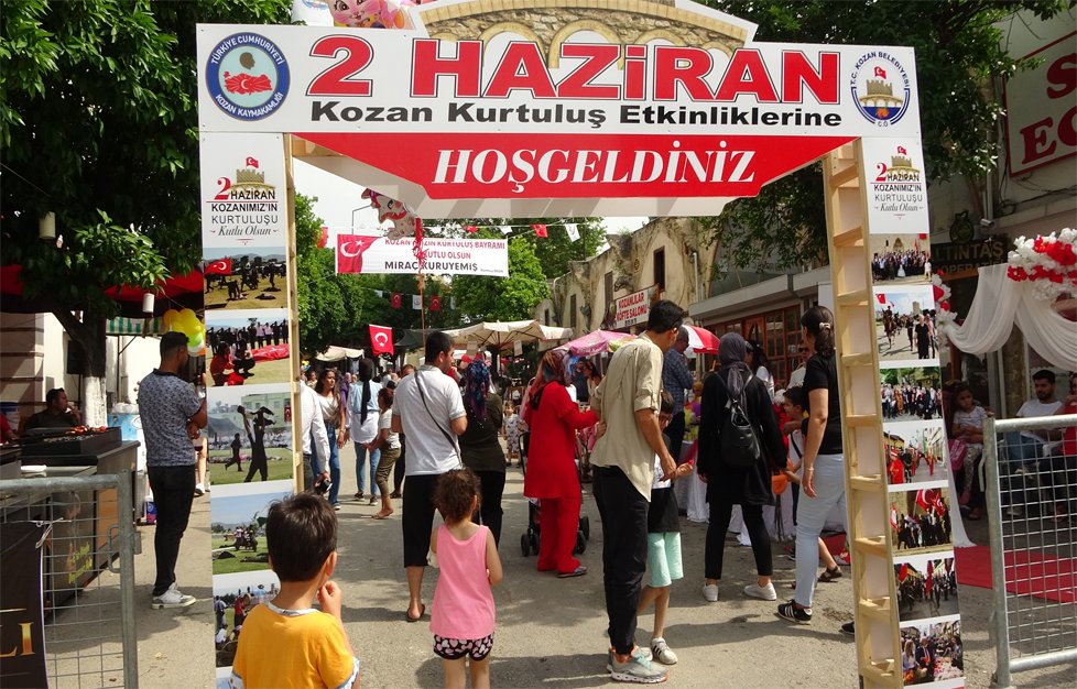 Kozan'da tarihi sokaklar kurtuluş etkinlikleri ile şenlendi   
